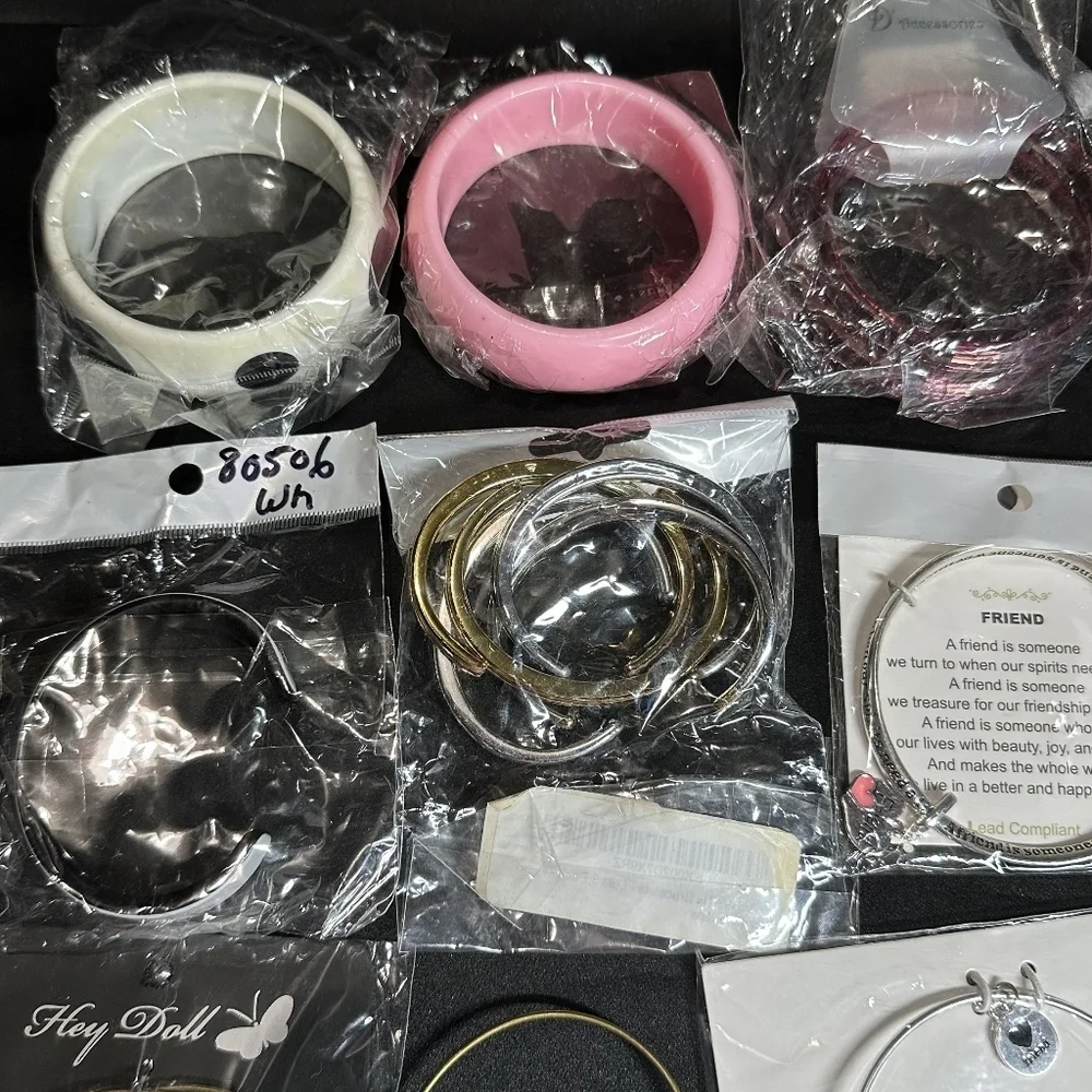 J432 Bulk Bundle of 25 NWT Bangle Bracelets